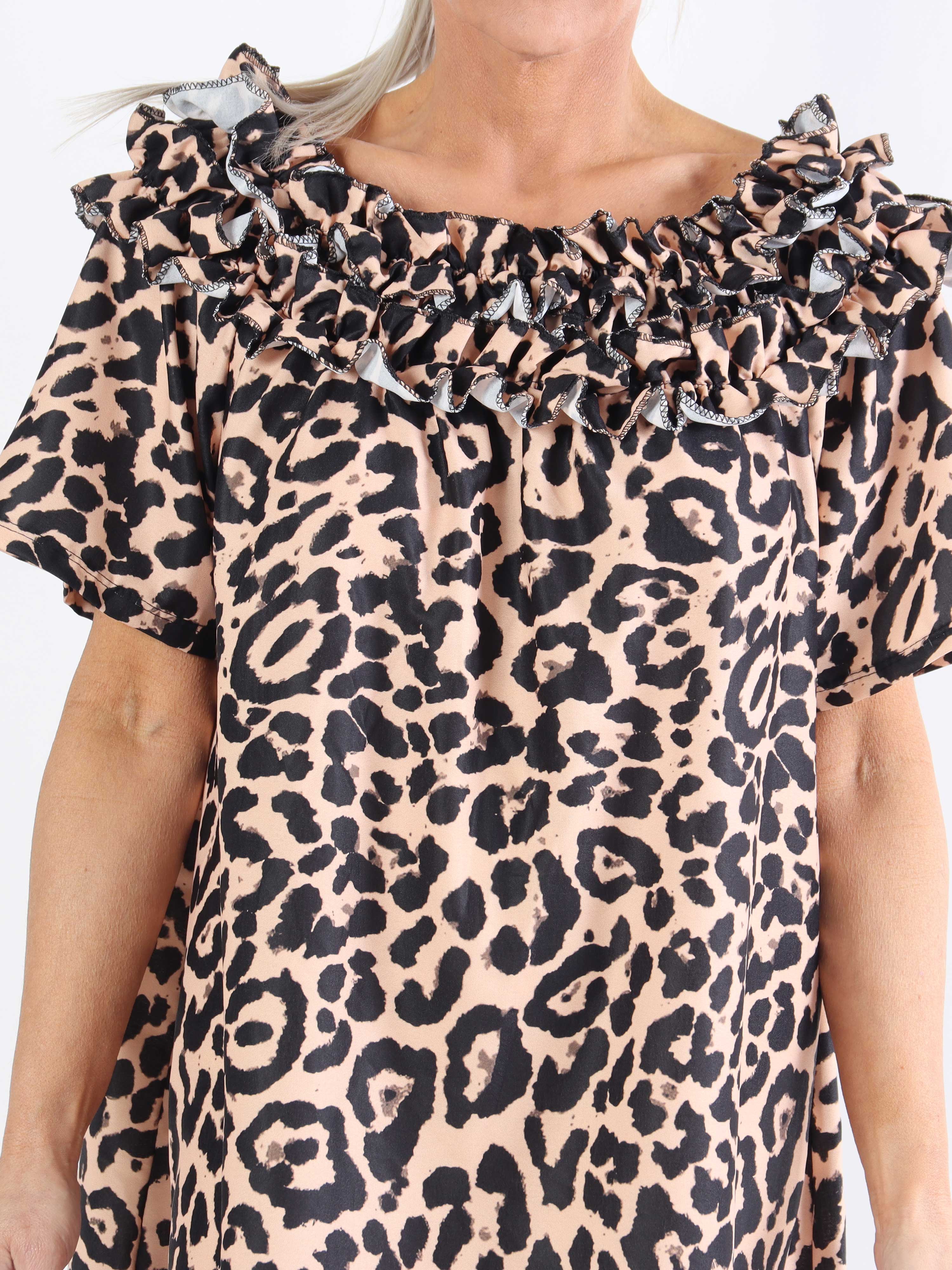 Chili Leo Sleeveless Dress - Plus size kjole i leopardprint med flæser